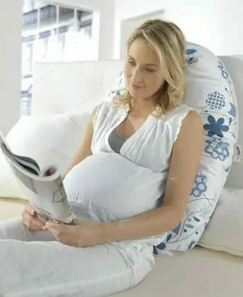 Theraline Pillow Bouquet lifestyle Theraline Pillow Bouquet lifestyle