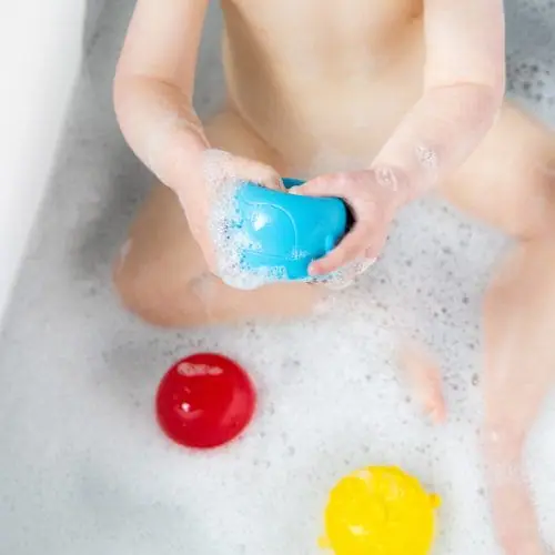 Ubbi Squeeze Bath Toys Lifestyle 2 Ubbi Squeeze Bath Toys Lifestyle 2