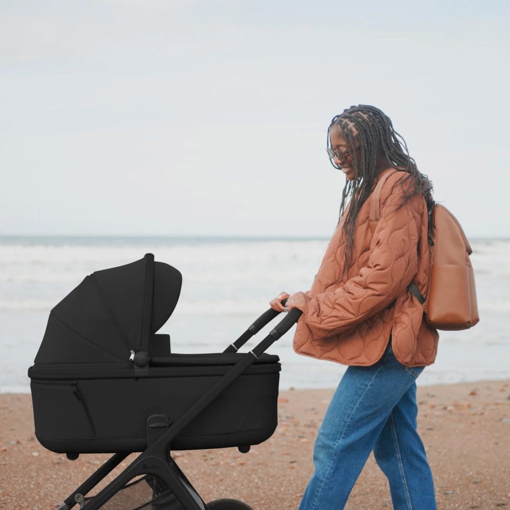Silver Cross Cove Onyx Carrycot Beach Lifestyle Carousel