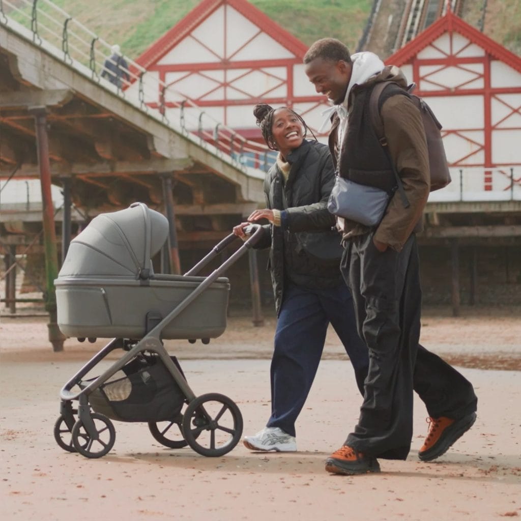 Silver Cross Cover Pewter Carrycot Family Lifestyle Carousel